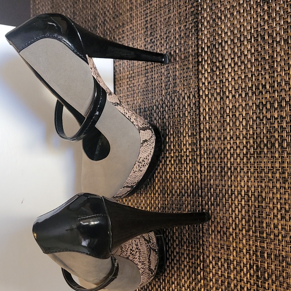 Shoes - Picture 2 of 5